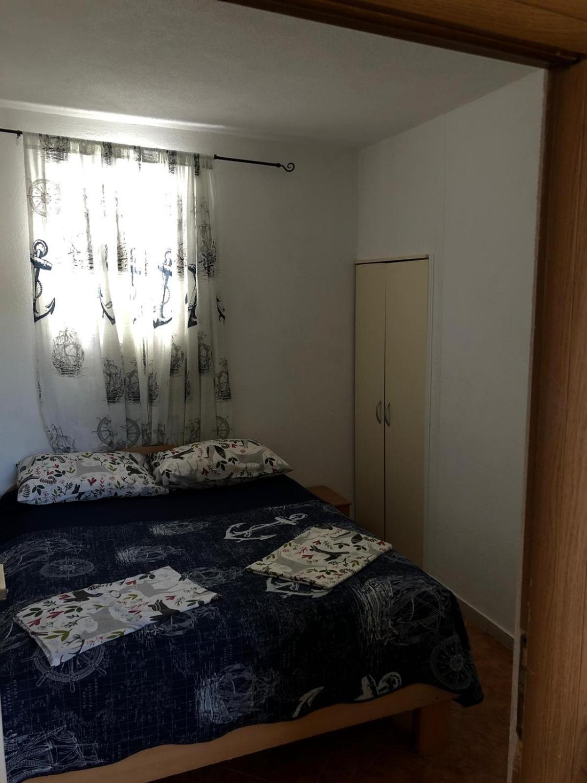 Apartmani Cesarica Karlobag Szoba fotó