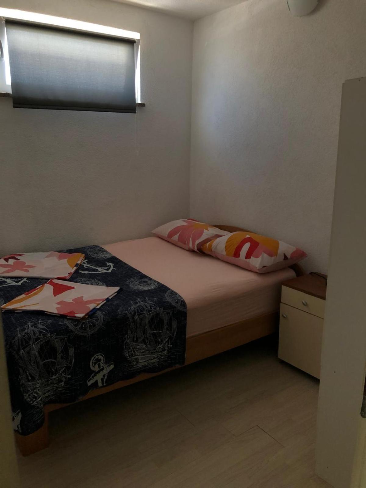 Apartmani Cesarica Karlobag Szoba fotó